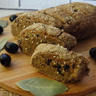 Ржаной хлеб с маслинами и прованскими травами