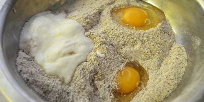 ржаной хлеб с маслинами и прованскими травами