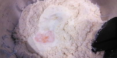 сконы с белым шоколадом и вяленой вишней