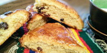 сконы с белым шоколадом и вяленой вишней