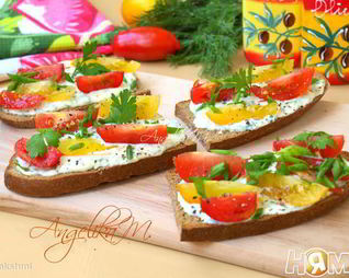 Тосты из ржаного хлеба с помидорами