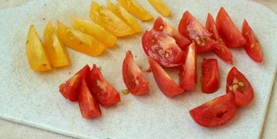 тосты из ржаного хлеба с помидорами