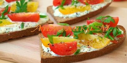 тосты из ржаного хлеба с помидорами