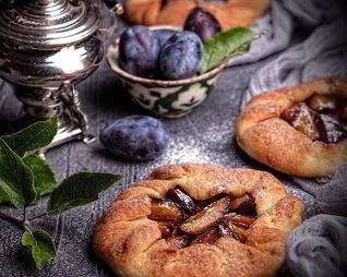 Творожные галеты со сливами