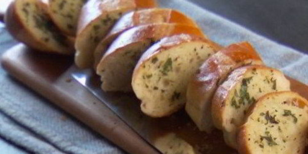 Рецепт закусочный багет с сыром и зеленью