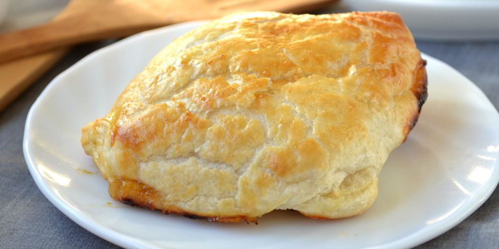 Рецепт конвертики из слоеного теста с начинкой