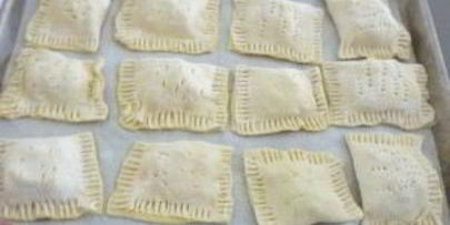 конвертики из слоеного теста с сыром