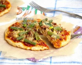 Домашние творожные лепешки с мясом, овощами и сыром