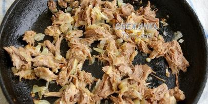 домашние творожные лепешки с мясом, овощами и сыром