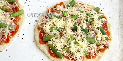 домашние творожные лепешки с мясом, овощами и сыром