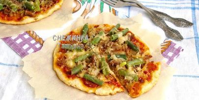 домашние творожные лепешки с мясом, овощами и сыром