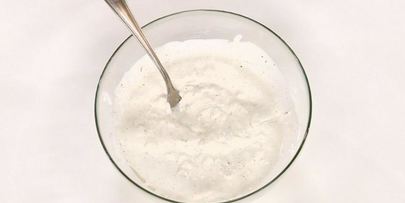 дзадзыки с горячими лепешками