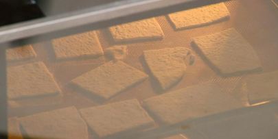 дзадзыки с горячими лепешками