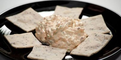 дзадзыки с горячими лепешками