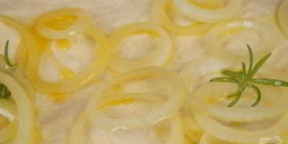 фокачча с луком на дрожжевом тесте