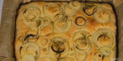 фокачча с луком на дрожжевом тесте