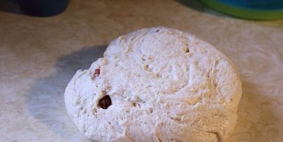 фокачча с моцареллой, базиликом и вялеными помидорами