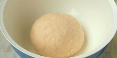 фокачча с помидорами черри и ароматными травами