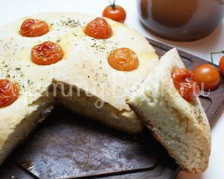 Фокачча с помидорами черри