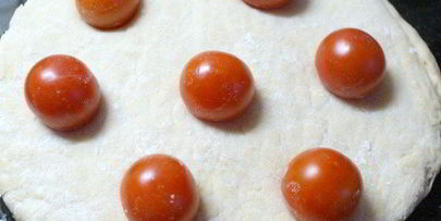 фокачча с помидорами черри