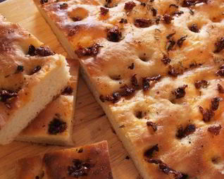 Фокачча с вялеными помидорами