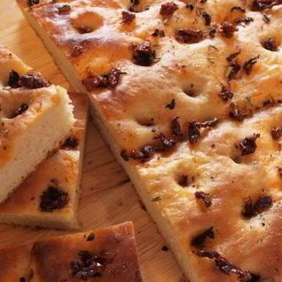 Фокачча с вялеными помидорами