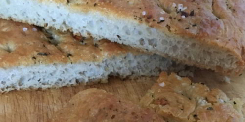 Рецепт фокачча тонкая с чесноком