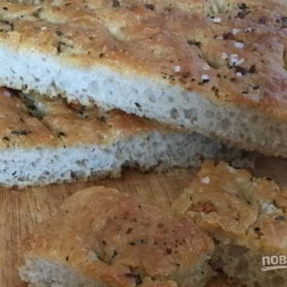 Фокачча тонкая с чесноком