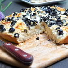 Рецепт Итальянская фокачча с сыром и маслинами