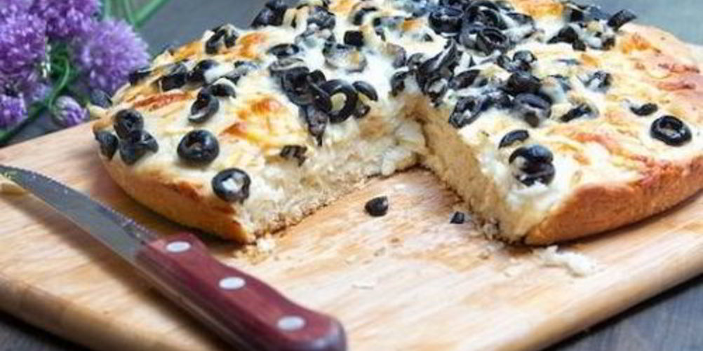 Рецепт итальянская фокачча с сыром и маслинами