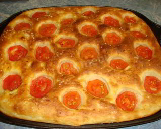 Картофельная фокачча с помидорами