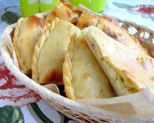 Лепешка с моцареллой, фетой и орегано