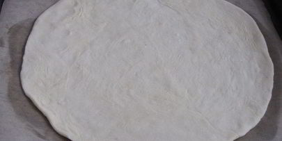 лепешка с моцареллой, фетой и орегано