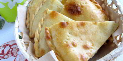 лепешка с моцареллой, фетой и орегано