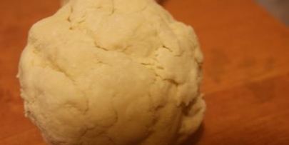 лепешки из творожного теста с помидором и моцареллой