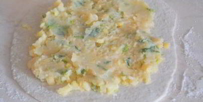 лепешки с горохово-чесночной начинкой