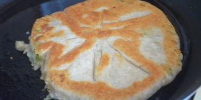 лепешки с горохово-чесночной начинкой