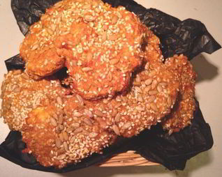 Лепешки с кунжутом, семечками и сыром на сыворотке