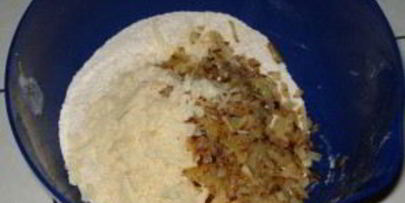 лепешки с луком и сыром