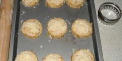 лепешки с луком и сыром