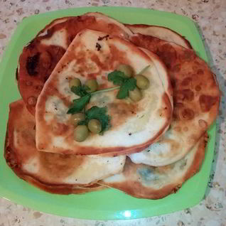 Лепешки с творогом и кинзой