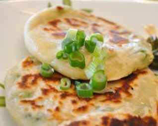 Лепешки с зеленым луком