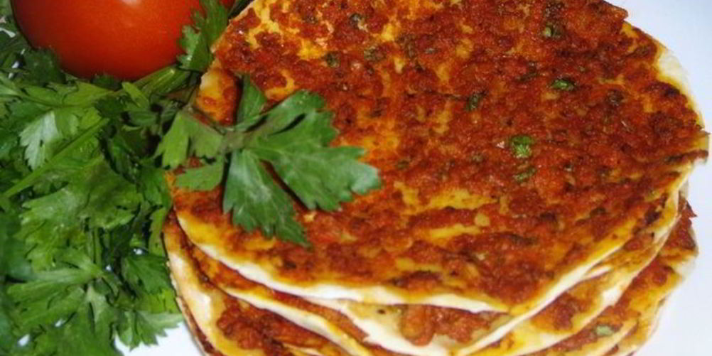 Рецепт ломаджо — армянские мясные лепешки