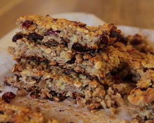 Овсяные лепешки с бананами и клюквой