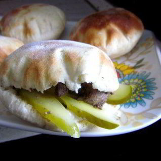 Пита с куриной печенью и сметанно-горчичным соусом