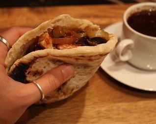 Пита с курицей и овощами