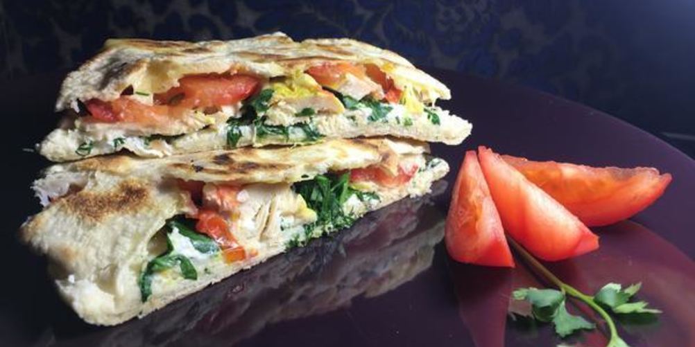 Рецепт пита с курицей, сыром и овощами