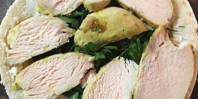 пита с курицей, сыром и овощами