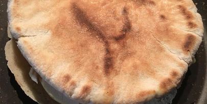 пита с курицей, сыром и овощами