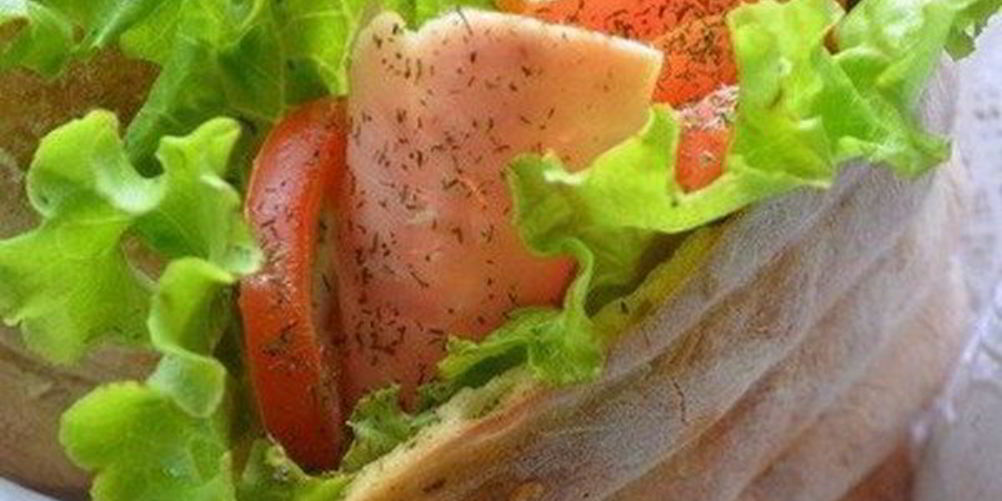 Рецепт пита с ветчиной, овощами и кукурузой